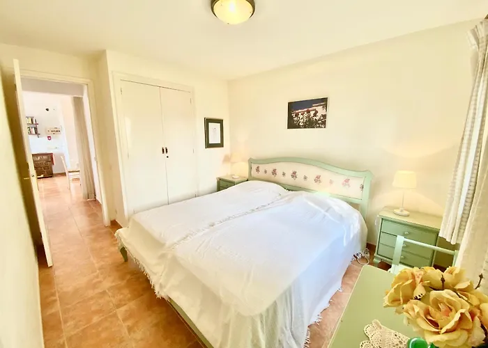 Tanderai Villa *