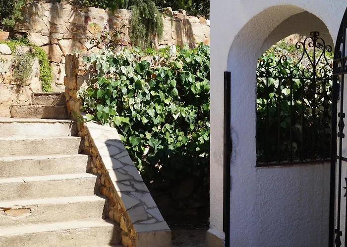 Tanderai Villa *